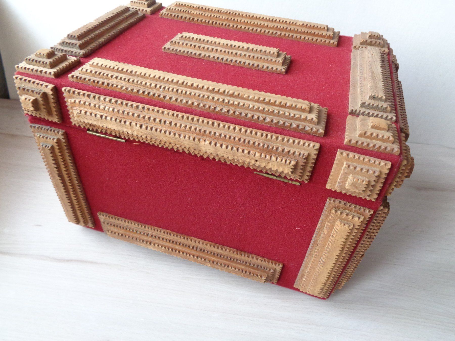 Cassapanche: HOLZ SCHATULLE SCHMUCK-KISTE HANDARBEIT – Usato da Henggart venduto da Pascha22 5