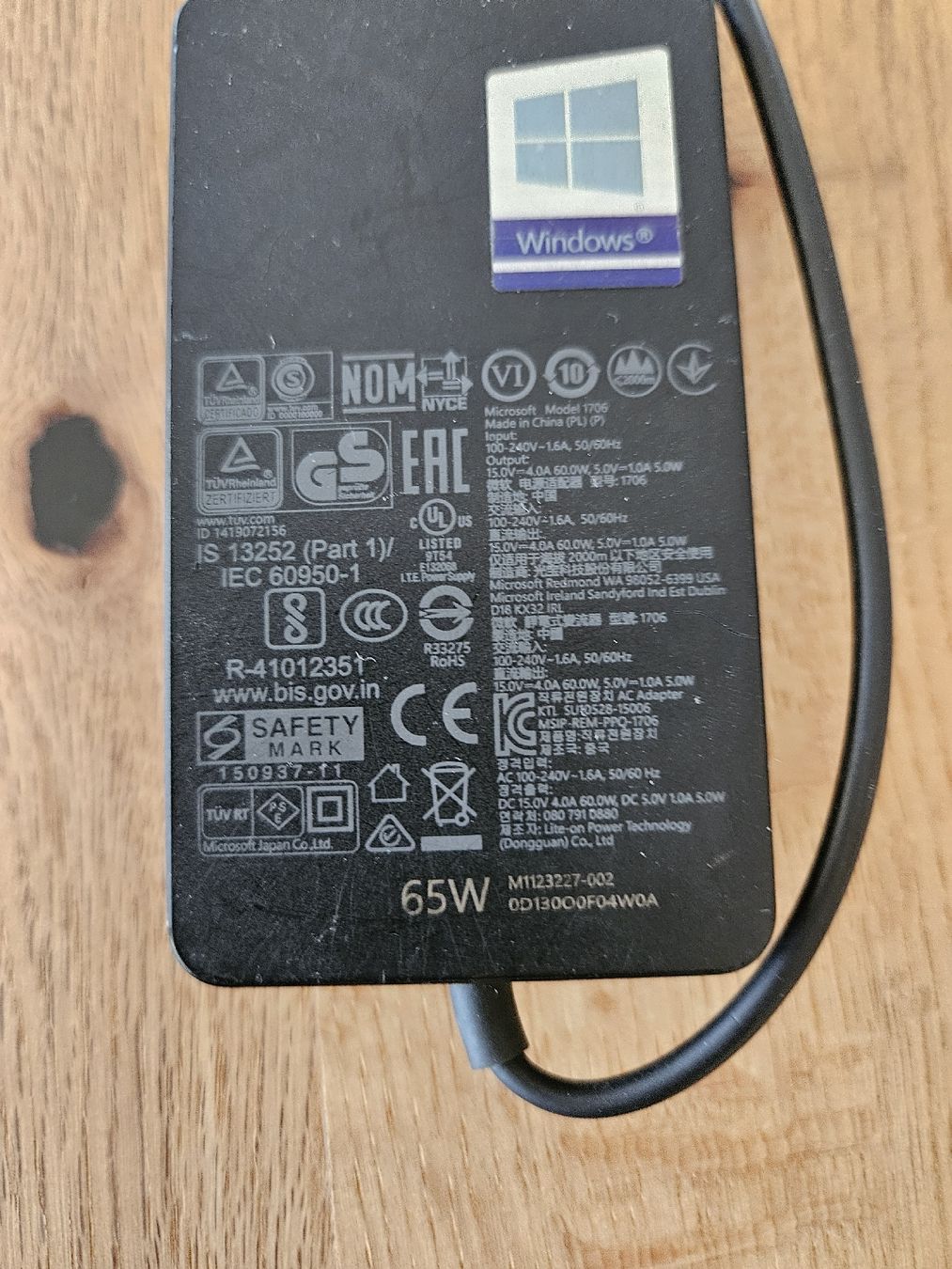 Microsoft Caricabatterie: Surface Ladegerät 65W – Usato da Ernetschwil venduto da PPRL30 2