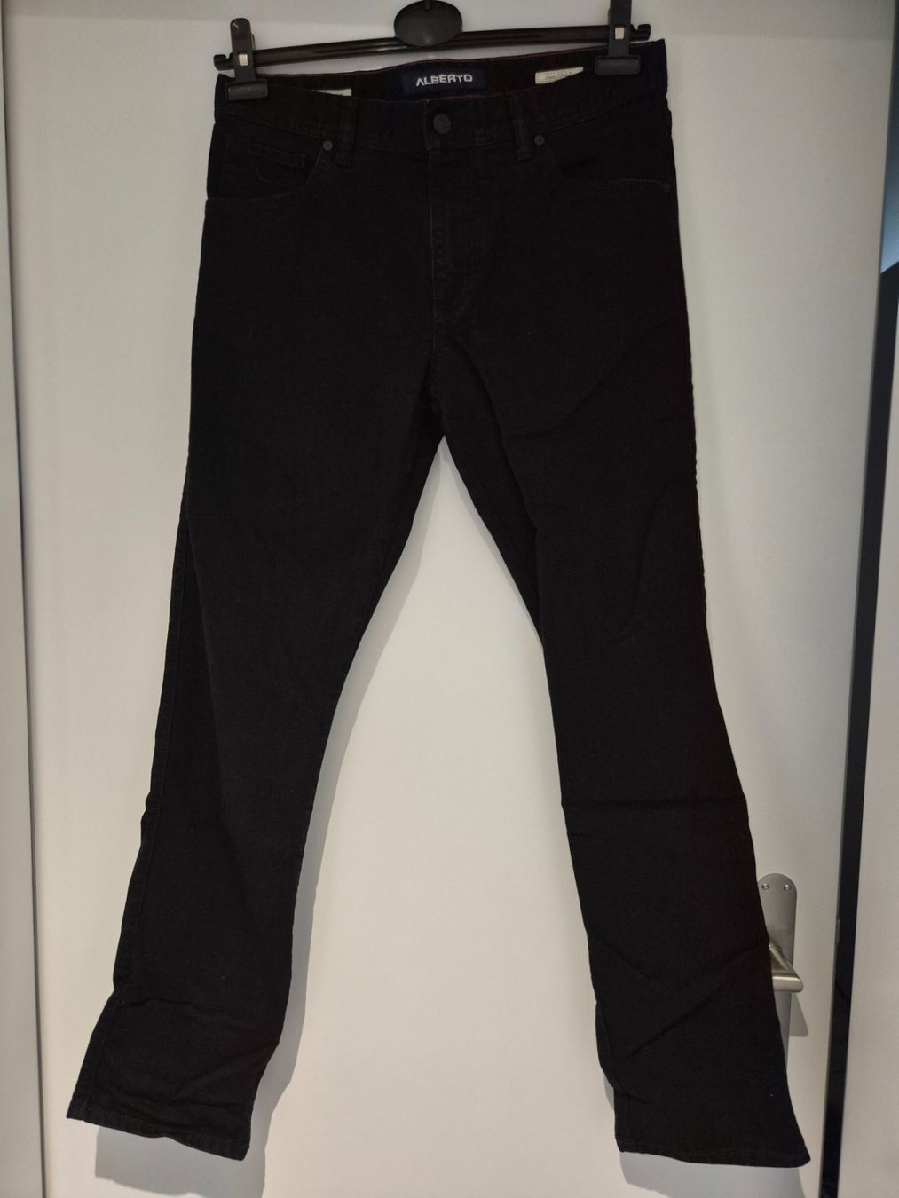 Jeans: Schwarze Jeans – Nuovo (secondo la descrizione) da Grenchen venduto da mic_28rc