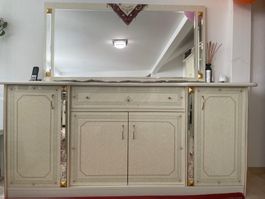 Esstisch 6 Stühle Avandgard Vitrine, Sideboard inkl Sofa set