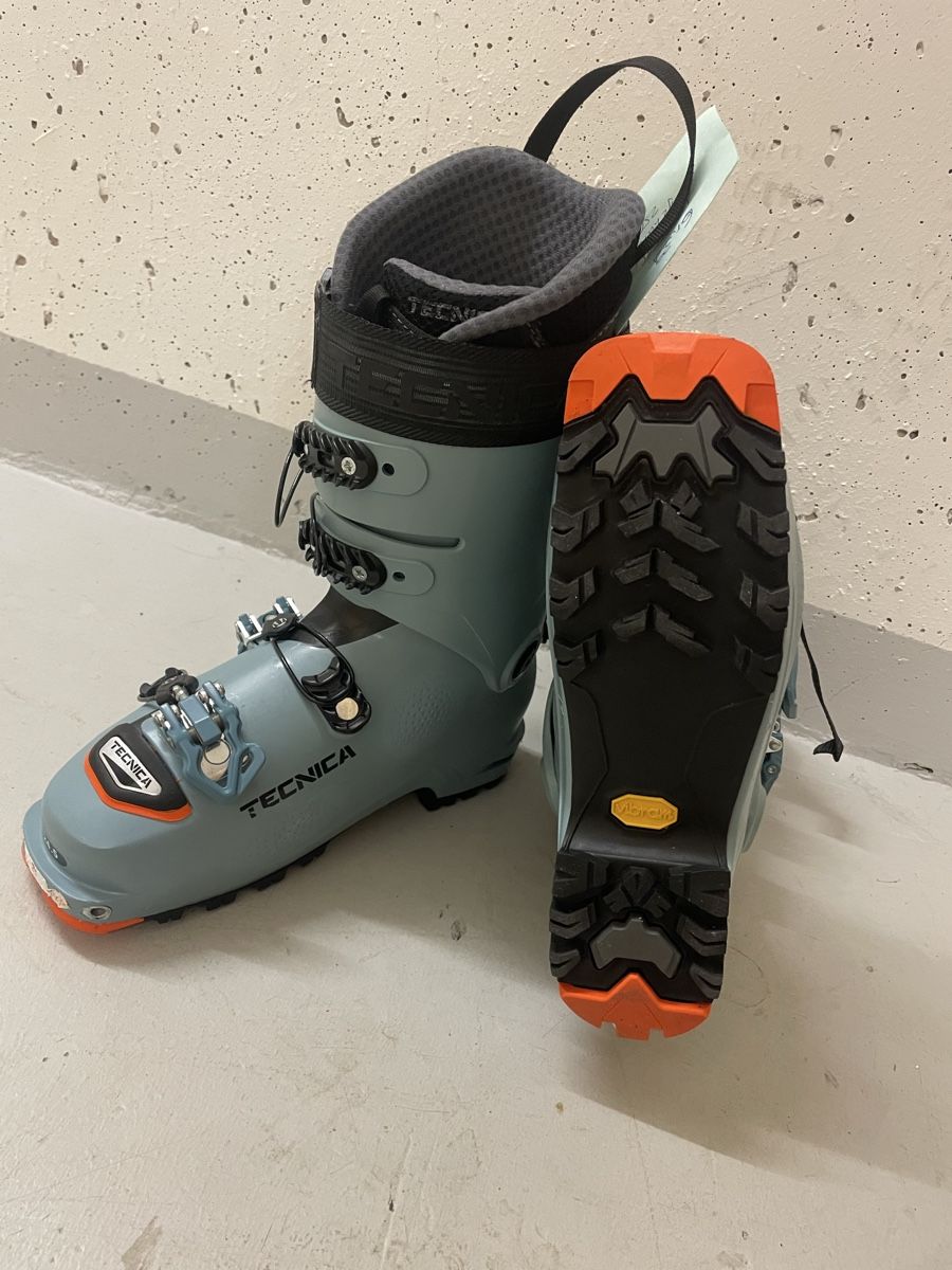 Scarpe da donna: Tecnica – Nuovo (secondo la descrizione) da La Tour-de-Trême venduto da jul_l8fs 2