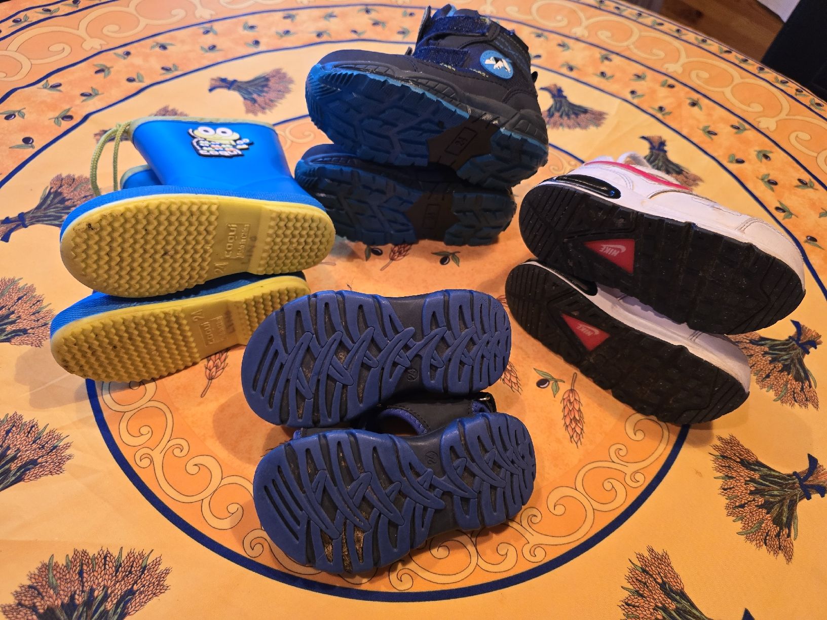Scarpe per ragazzi: Schuhpaket Grösse 24/25 – Usato da Kandersteg venduto da Foxtrott7777 1