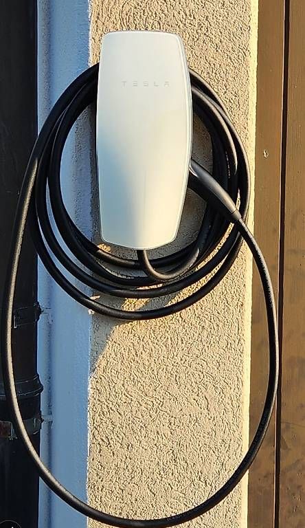 Batterie-Ladegeräte: Tesla Wall Connector Gen 3 22kW Typ 2 Wallbox – Gebraucht aus Reinach BL von al.4153