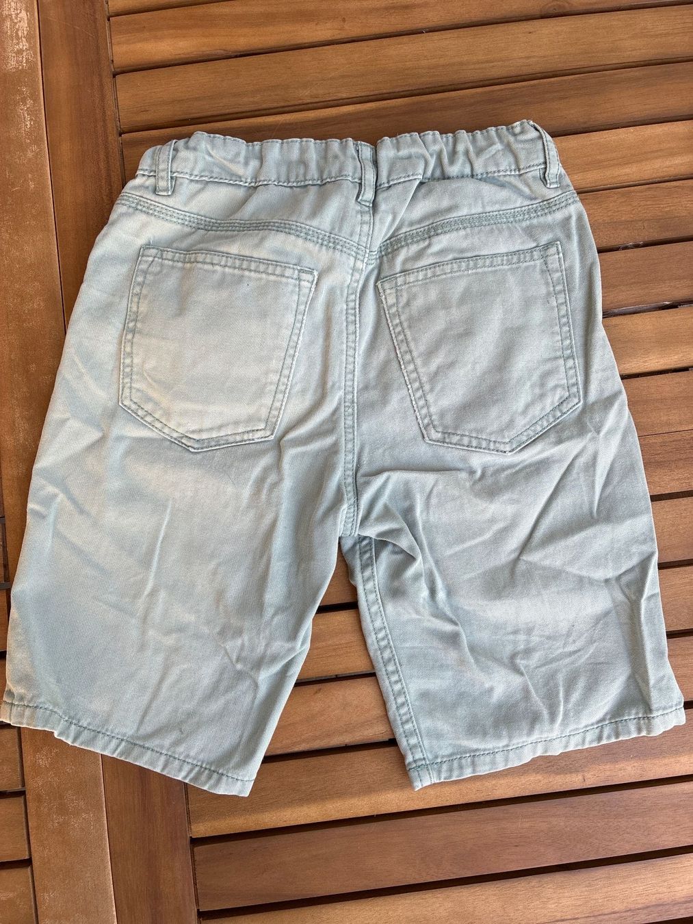 Pantalons: Kurze Jeanshose, grau-grün, Gr 134 – D'occasion à Guntershausen par Gloominati 1
