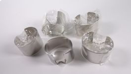 Restposten: 5 breite silberfarbene Armspangen