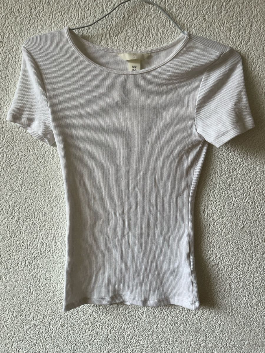 H&M Top: Weisses Ripptop – Usato da Uster venduto da emm_px8k