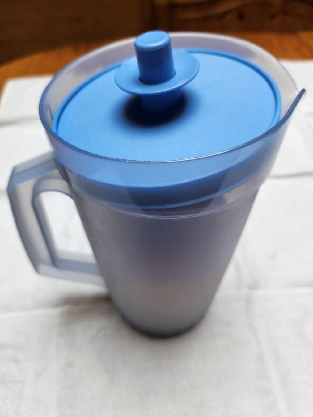 Tupperware Contenitori & Simili: Tupperware Krug 1,5l mit zwei Tupperware Bechern gelb, – Usato da Gstaad venduto da Meiel2020 6
