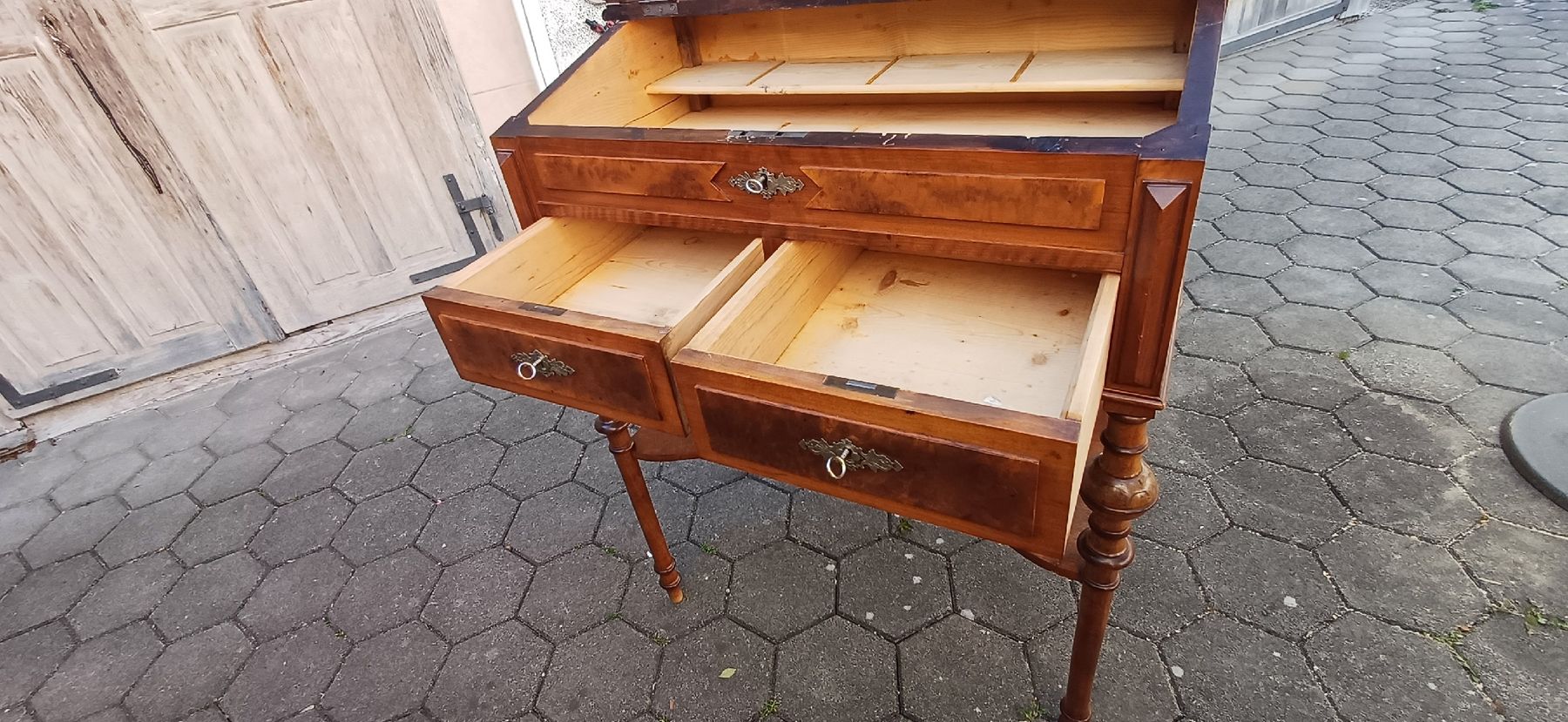 Tavoli: Schöner Jugendstil Stehpult – Usato da Flawil venduto da Naphtali 7