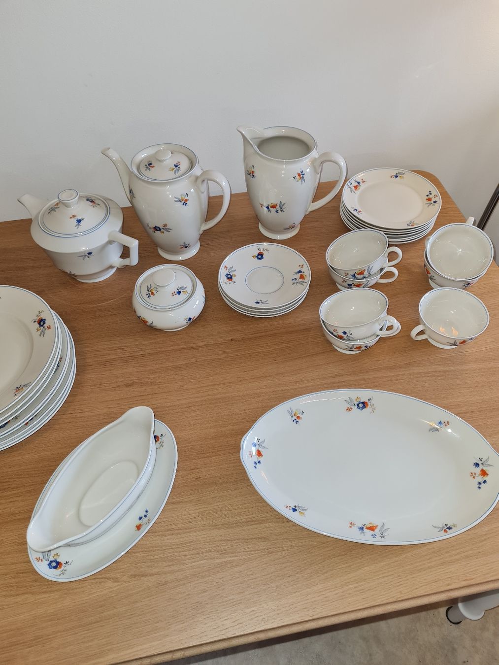 Services de table: Langenthal Service Geschirr  – D'occasion à Basel par Piscosour01 2