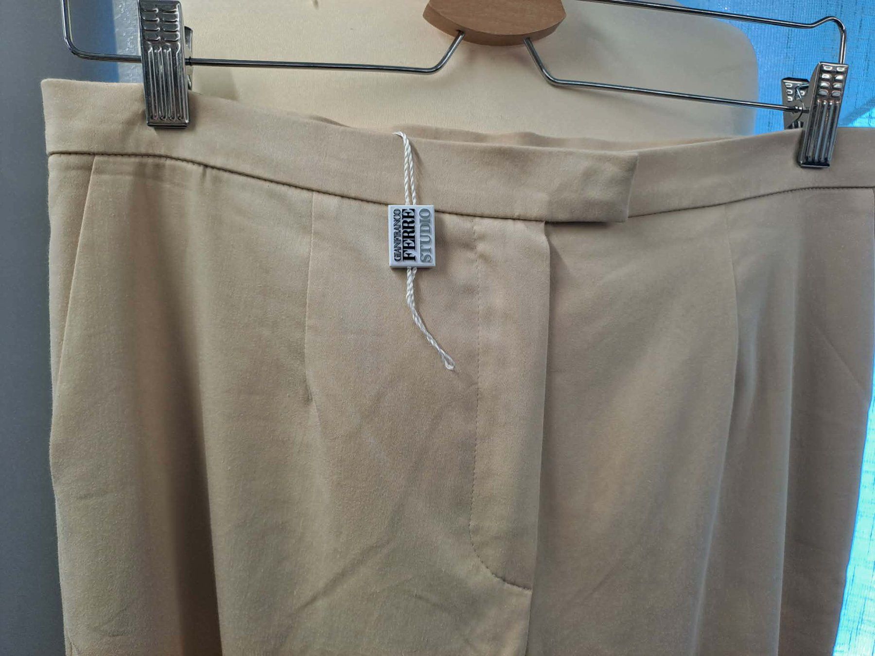 Pantaloni: Pantalon Gianfranco Ferre – Usato da La Chaux-de-Fonds venduto da Emmaus2300CDF 2