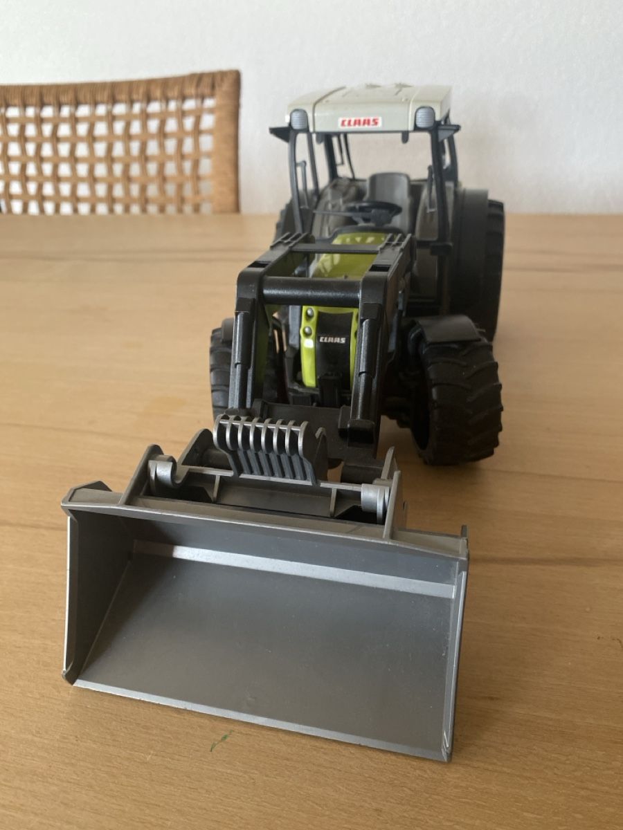 Giocattoli: Spielzeugtraktor Claas Nectis 267 Frontlader  – Usato da Zumikon venduto da Teuchter 3