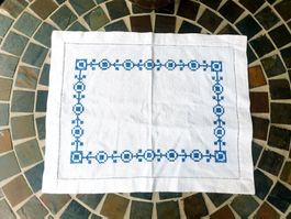 TISCHDECKE MIT STICKEREI LANDHAUS STYLE VINTAGE TISCHDECKE