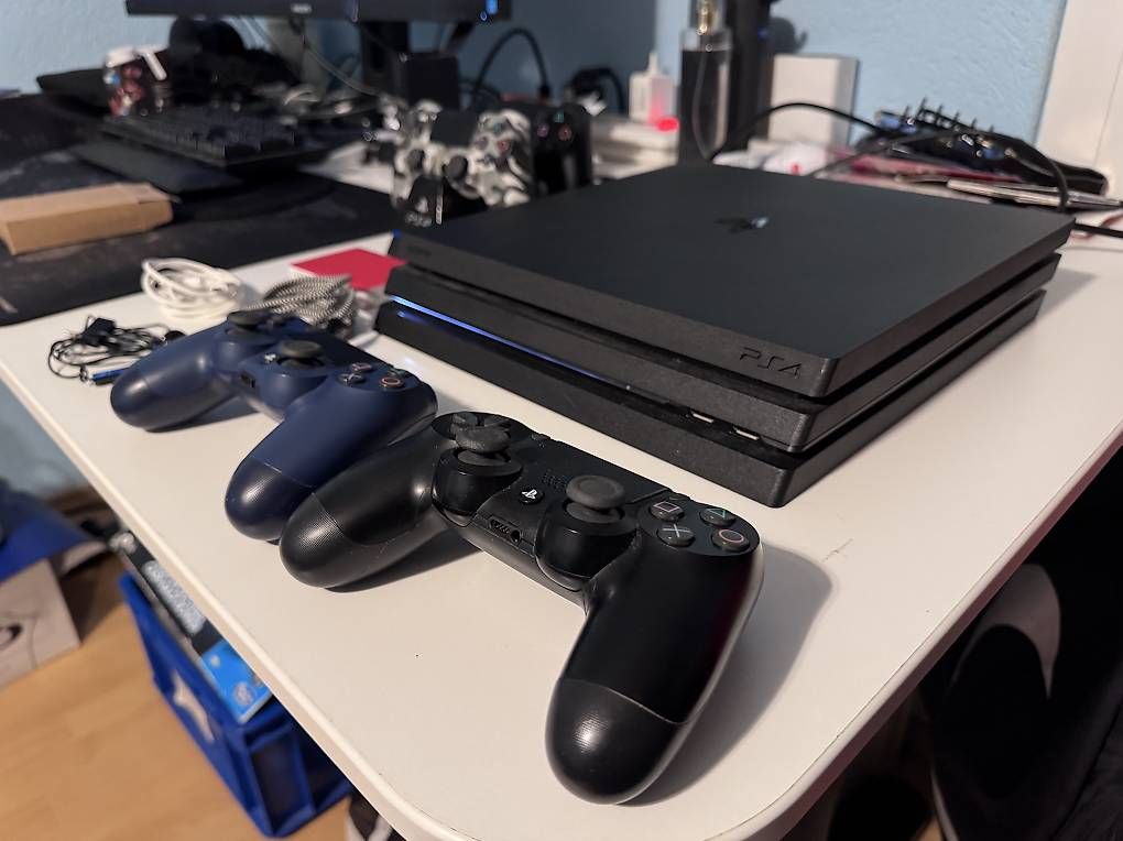 Console: PS4 Pro 1TB + 4 Controller + Headset | Komplettset – Usato da Effretikon venduto da nil_vl8c 4