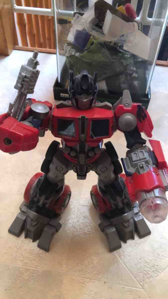 Hasbro Giocattoli: Transformers Optimus Prime Toy Figure Plastic – Usato da Baltschieder venduto da Miumiu21