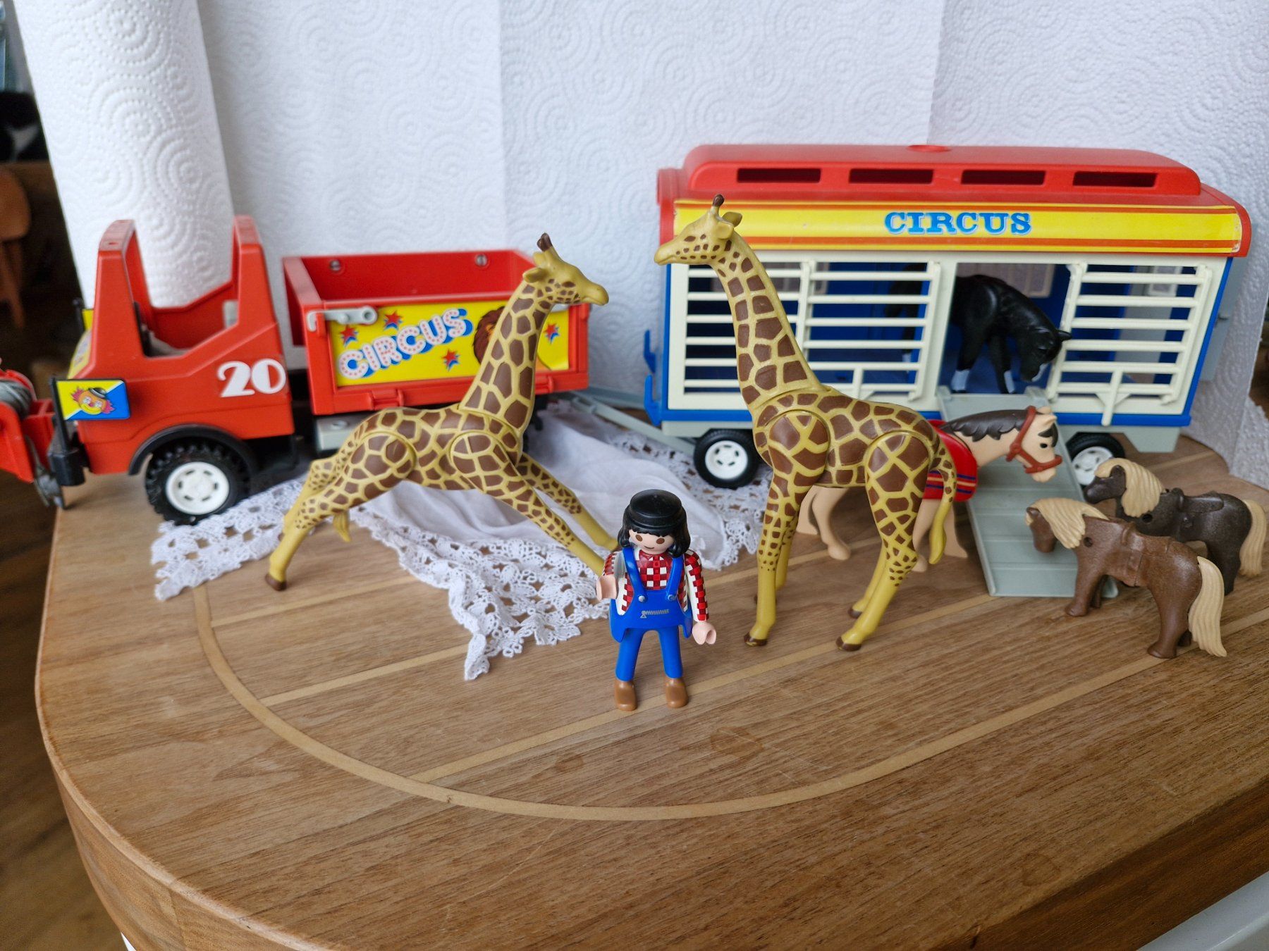 Playmobil Giocattoli: Zirkuswagen mit Jeep – Usato da Guarda venduto da rue_bpd7