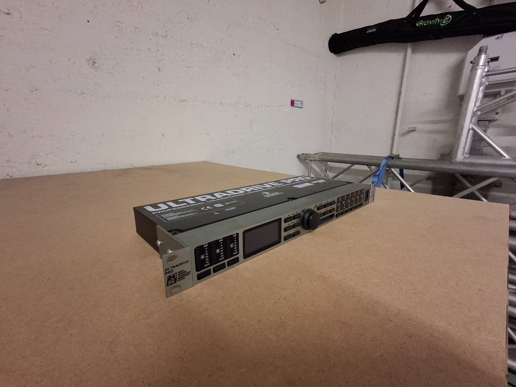 Behringer Egaliseurs: Behringer Ultradrive Pro DCX2496 – D'occasion à Wängi par Starlight-Show 1