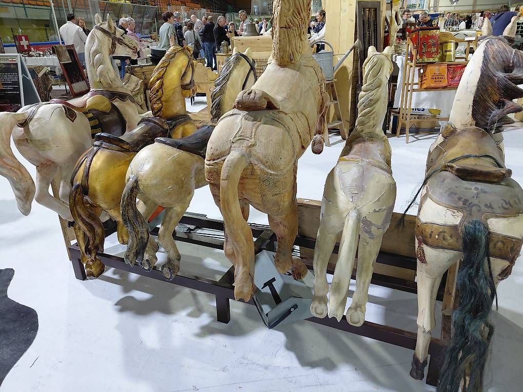 Articoli in legno: Chevaux de carrousel – Usato da Noiraigue venduto da pel_ny7d 2