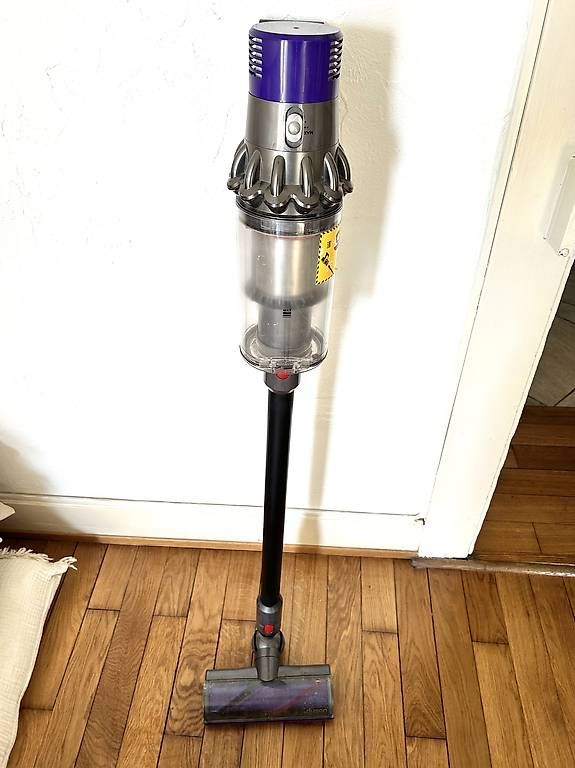 Staubsauger & Zubehör: Dyson v10 cyclone occasion  – Gebraucht aus Colombier VD von Xzbit