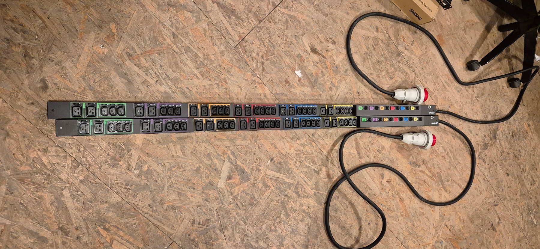 Componenti elettronici: 2 Distributeur multiprises Lenovo 32A  00YE182 – Usato da Mollens VD venduto da djoul01
