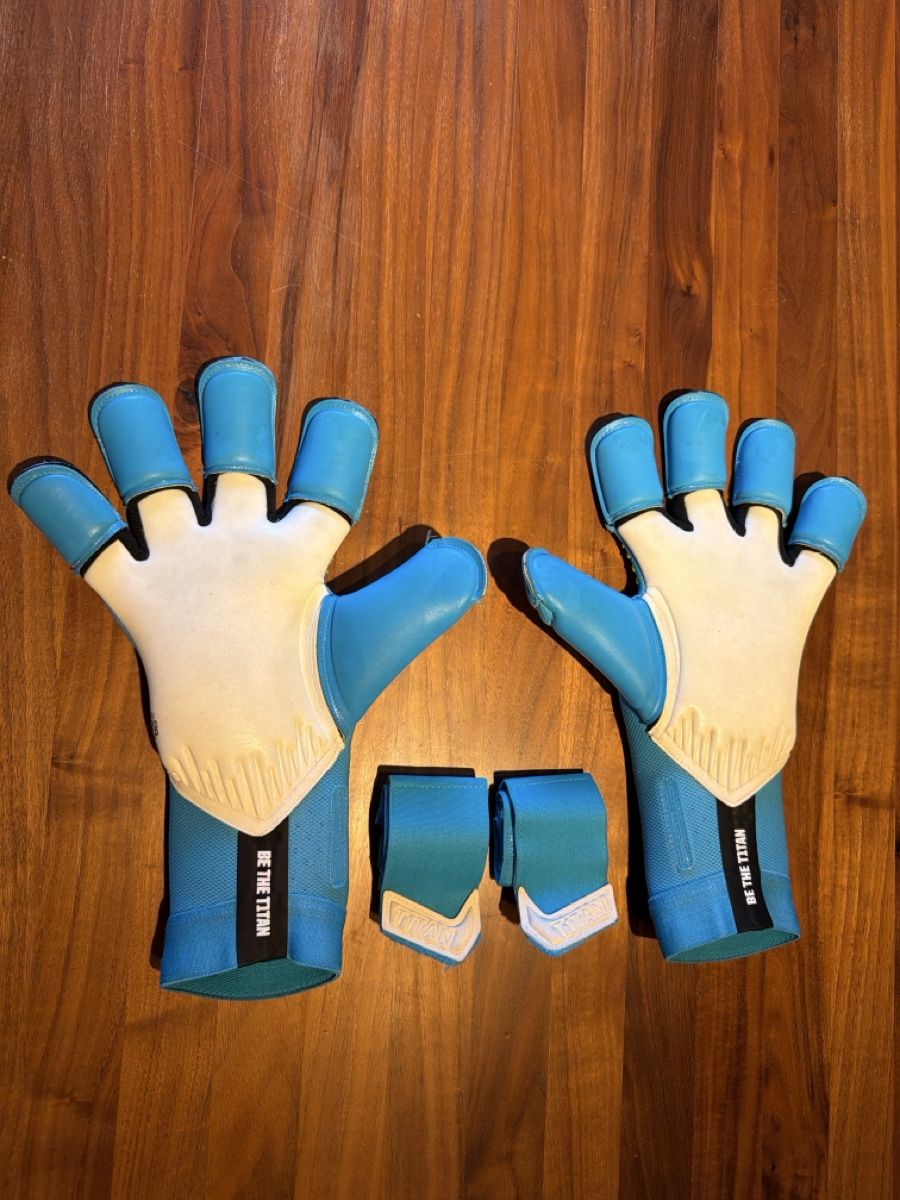 Altri accessori da uomo: T1tan Torwarthandschuhe Grösse 10, einmal getragen – Nuovo (secondo la descrizione) da St. Gallen venduto da mka_ym75 1
