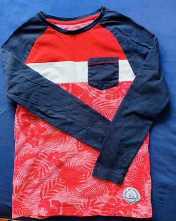 Langarmshirt rot-blau mit Brusttasche Grösse 146/152