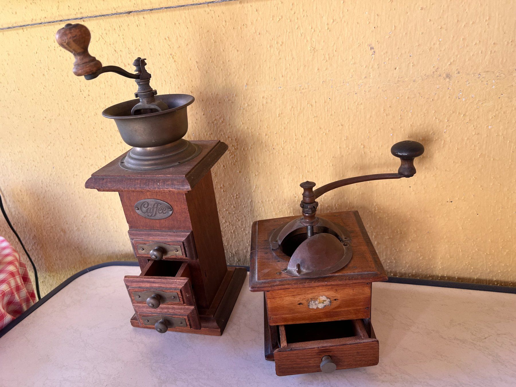 Macchine per caffè & Macchine per espresso: 2x Antike Keffemühle – Usato da Wettingen venduto da pozza01 1