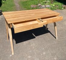 Schreibtisch mit 2 Schubladen
