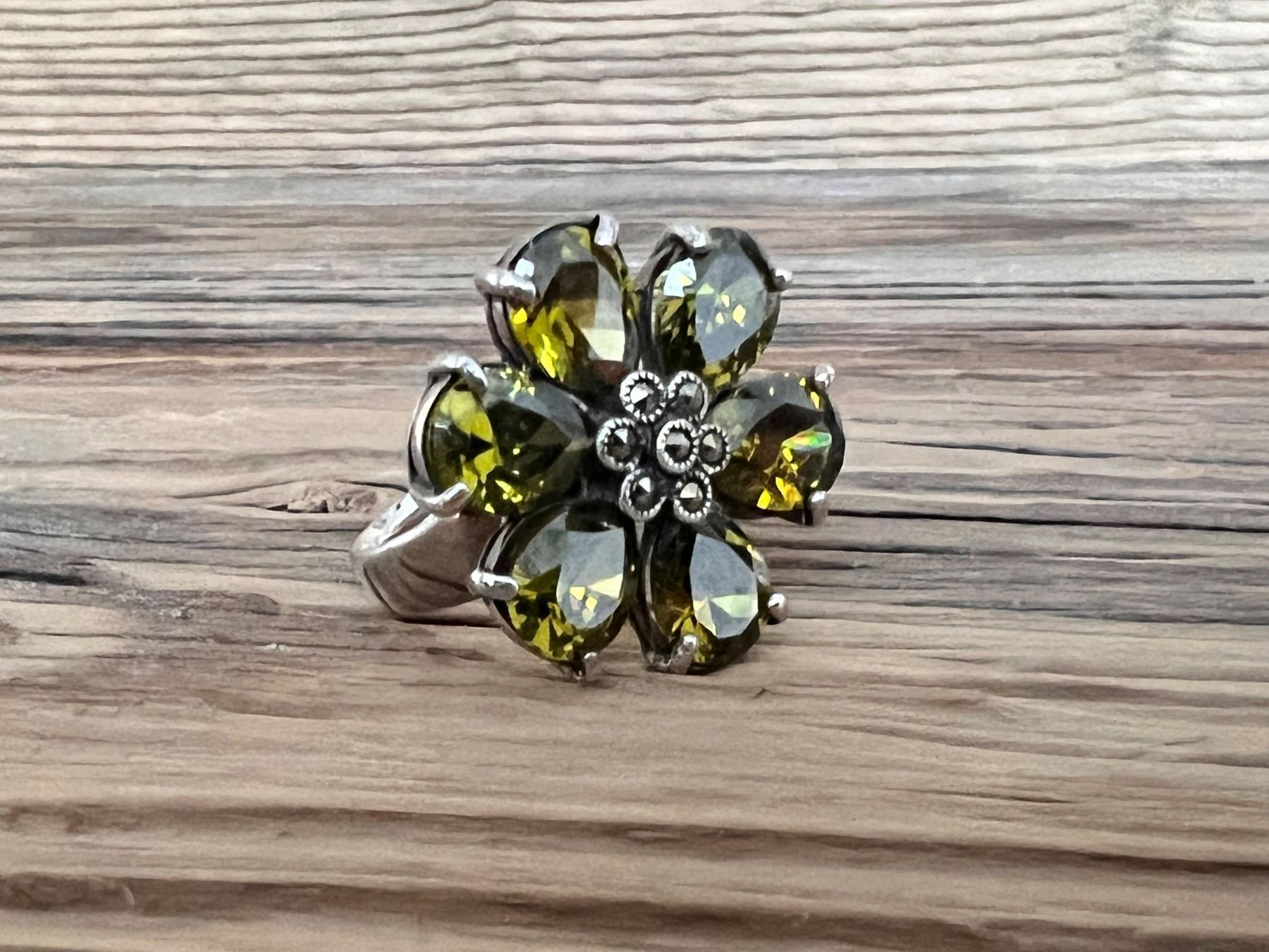 Anelli: mega Ring opulent Blume Peridot Steine 925 Silber Grösse 55 – Nuovo (secondo la descrizione) da Bern venduto da Jiffy 1