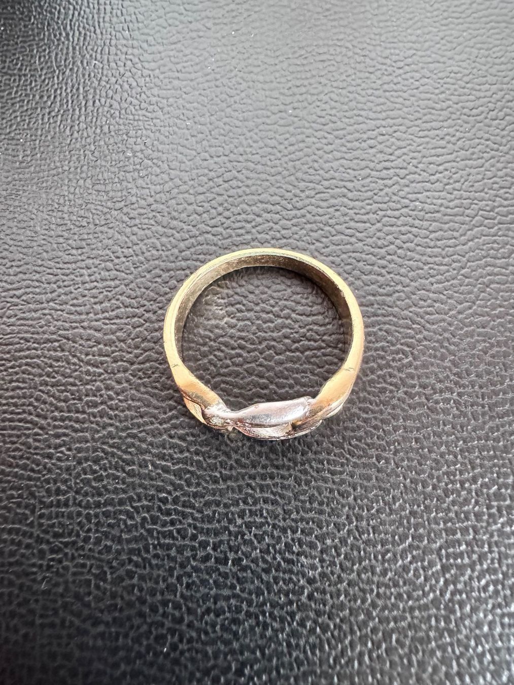 Bagues: Wunderschöner vergoldeter Ring mit eingelegten Steinen. – D'occasion à Bern par Yunkom 2