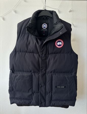 Canada Goose Vest - Black - Size M - Perfect for Autumn!