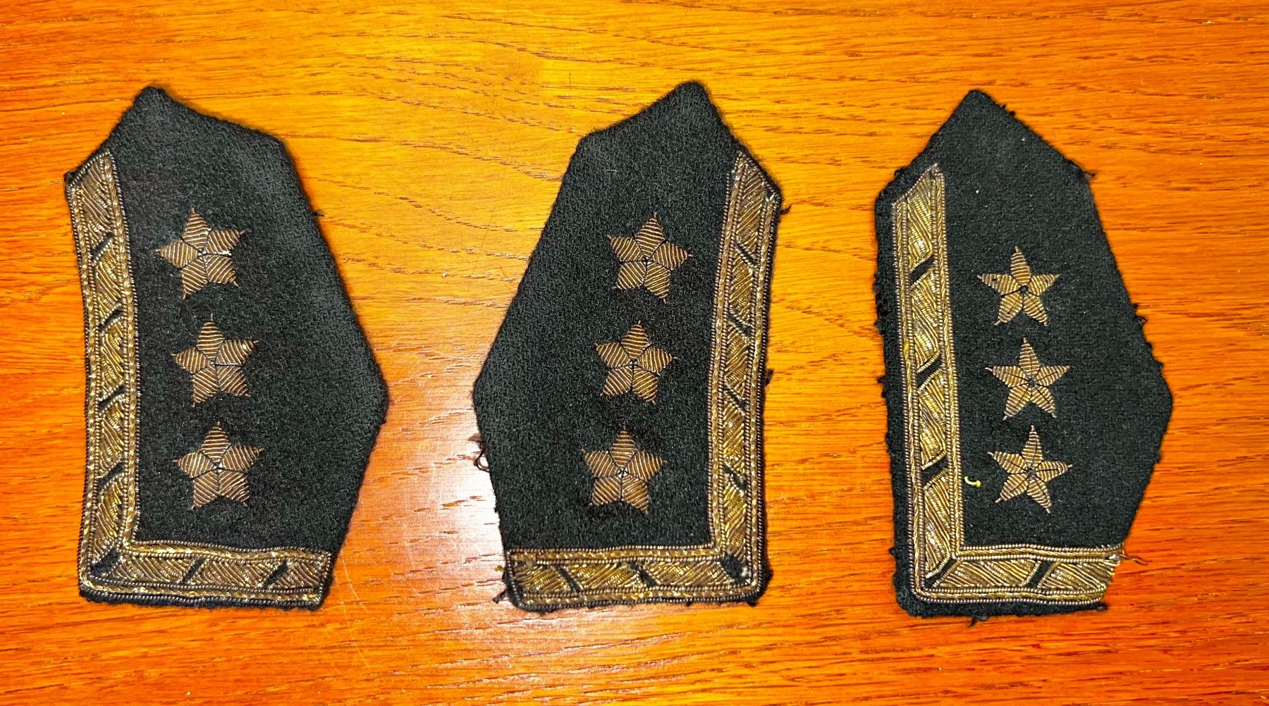 Schweizer Armee Uniformen: Grade officier gradabzeichen uniforme – Gebraucht aus Nyon von 65d45