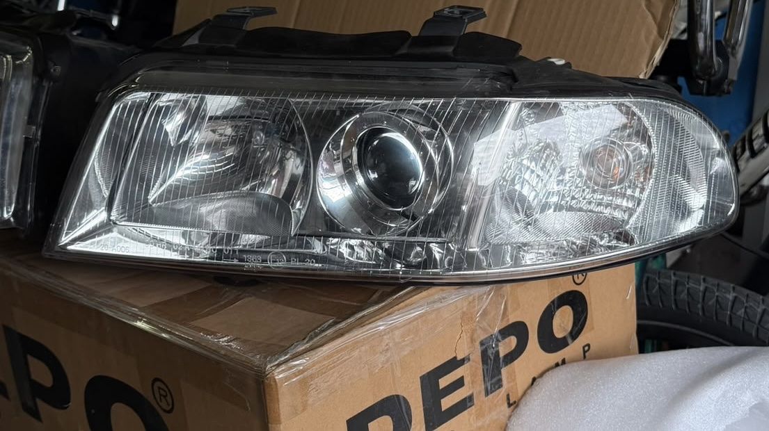 Audi Fari: Scheinwerfer Halogen LED Audi A4 B5 FL – Usato da Wettingen venduto da vpr_9gz6 2
