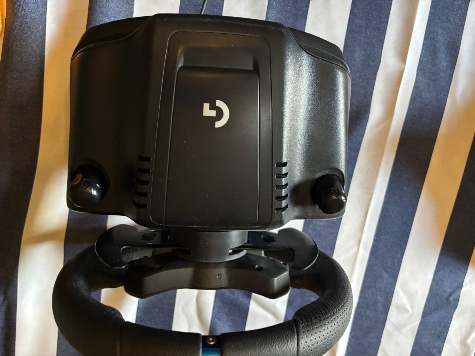 Logitech Controller: Rennlenkrad mit Pedalen von Logitech – Usato da Naters venduto da zub_zrz8 2