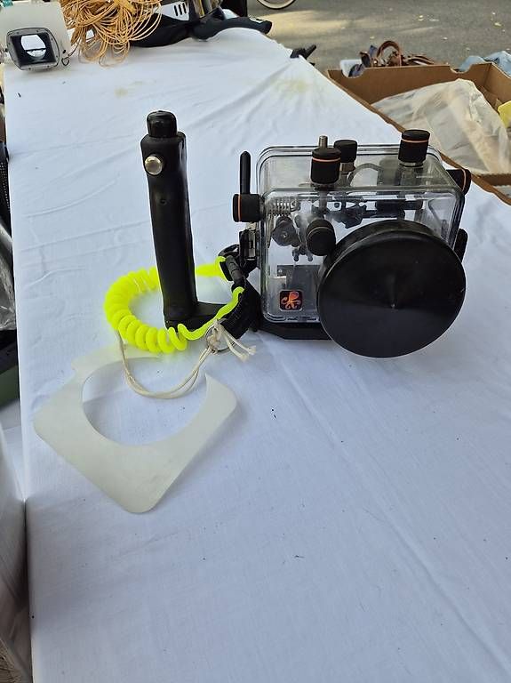 Lampade & Macchine fotografiche: Professionelles Unterwasser-Kameragehäuse – Usato da Winterthur venduto da NZEHNDER 1