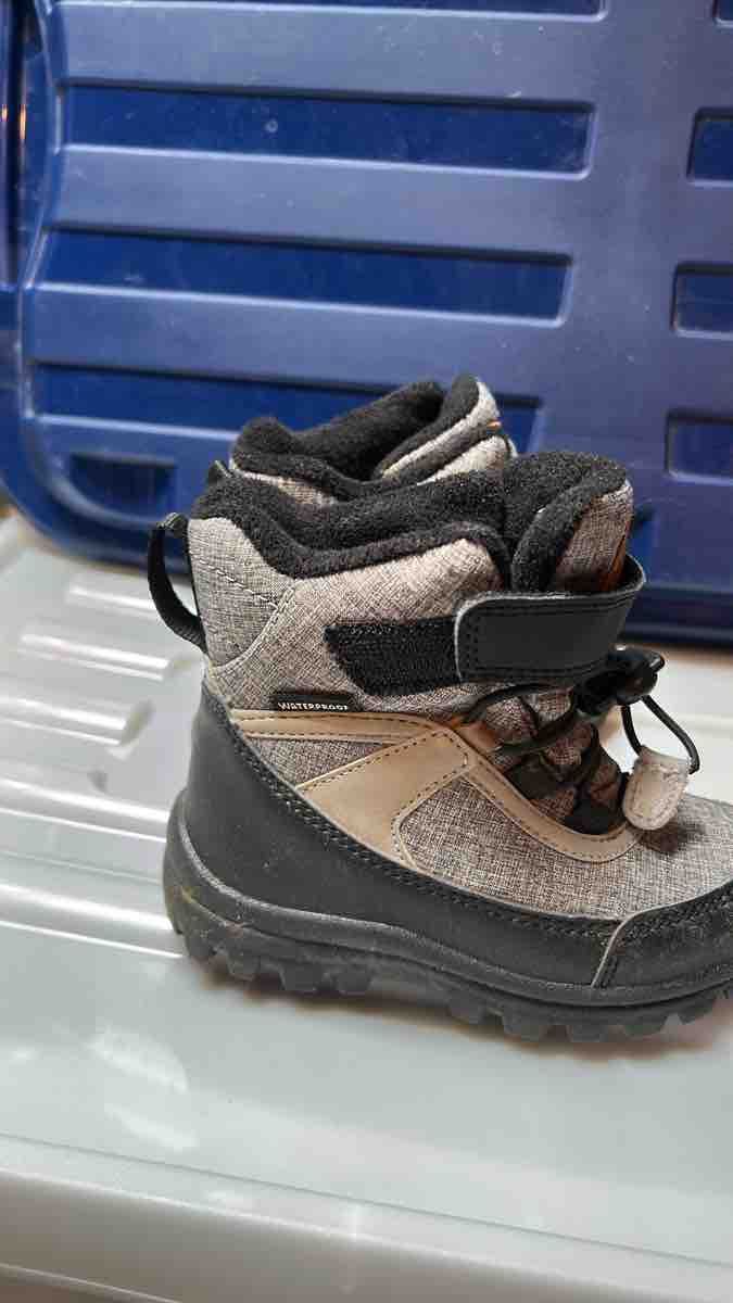 Schuhe für Jungen: Kinder Winterschuhe (24) waterproof – Gebraucht aus Basel von enfantdor 1