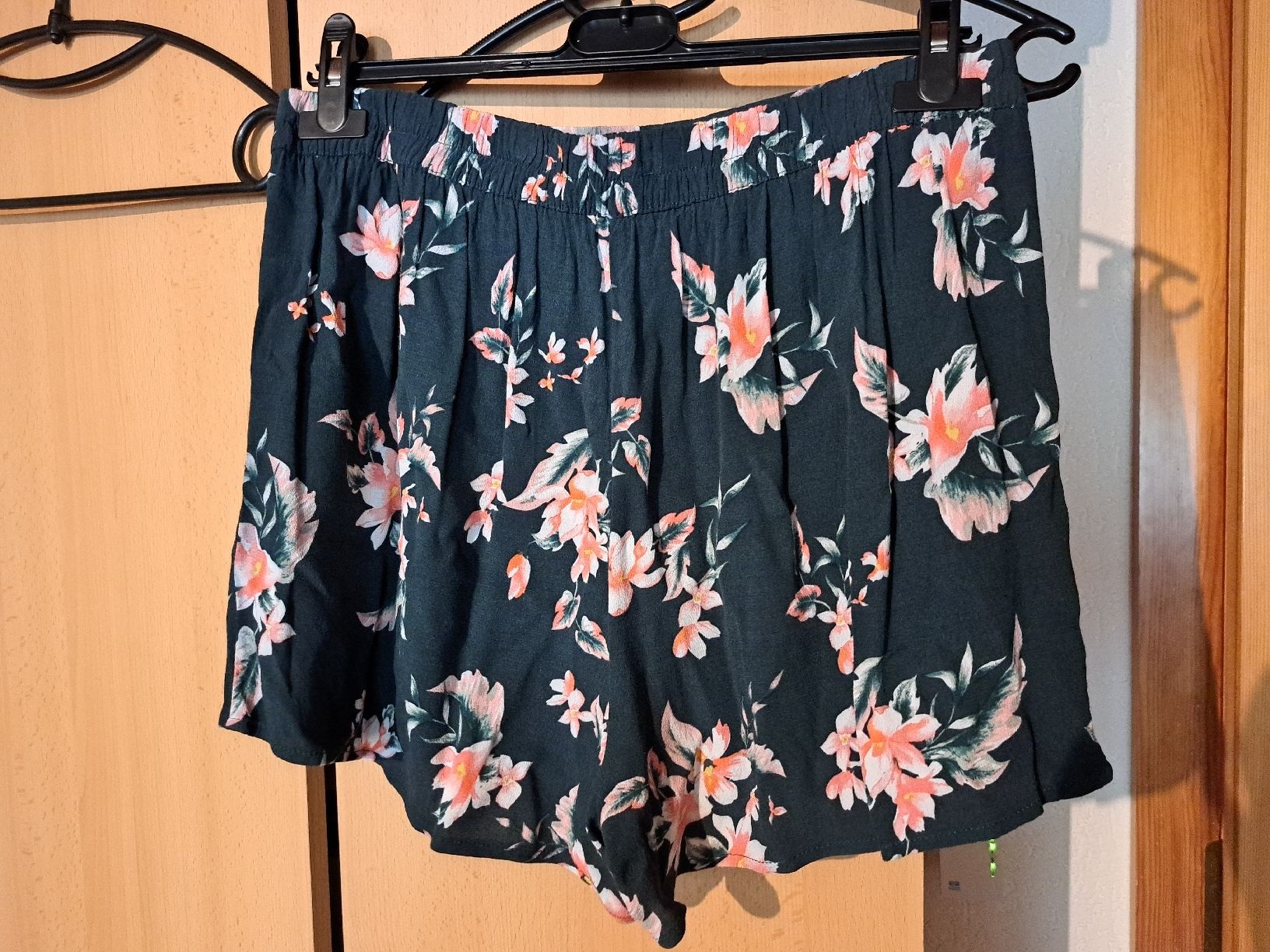 Tally Weijl Hosen: Short a fleur vert  – Neu (gemäss Beschreibung) aus Berlens von luc_2c79 1