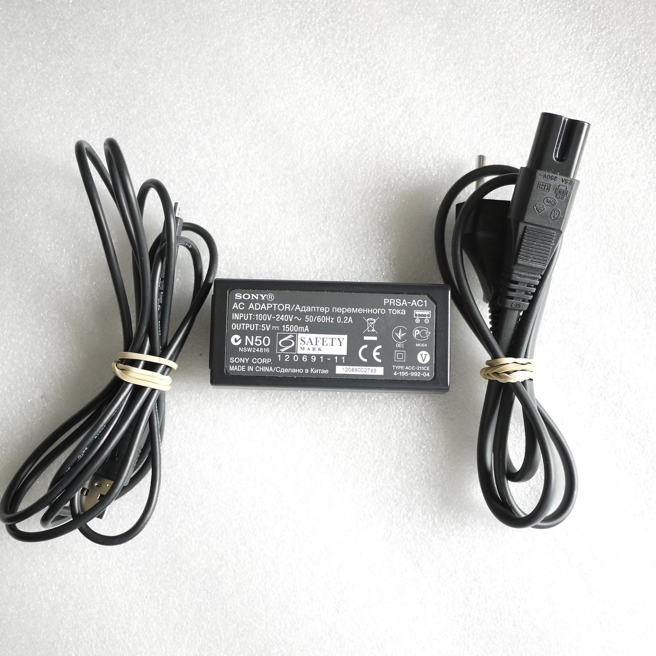Sony Caricabatterie: Sony Reader PRSA-AC1 Ladegerät / chargeur lecteur. – Usato da Egg b. Zürich venduto da JCB 1
