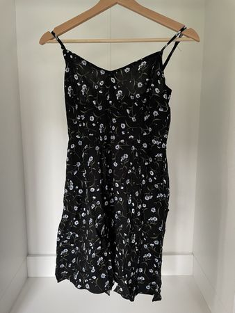 Sommerliches Blumenkleid