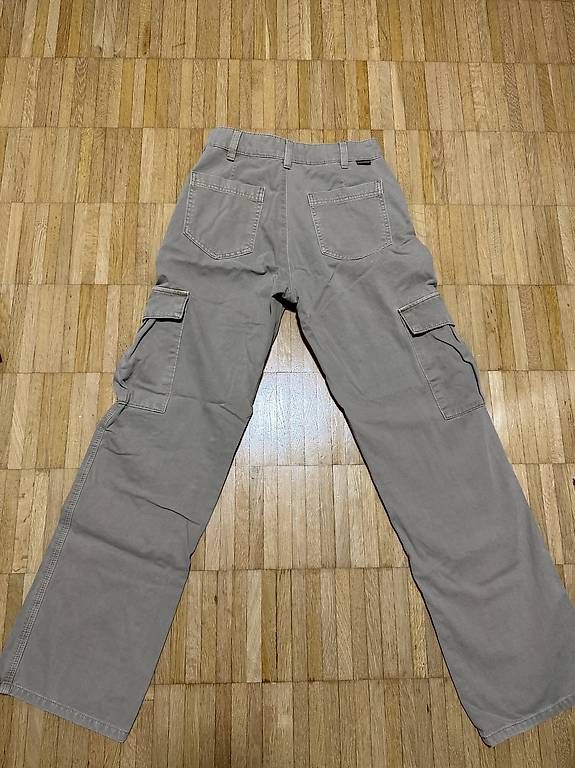 Pull&Bear Pantaloni: Pull&Bear Cargo Hose beige (Gr. 36 / S) – Usato da Bassersdorf venduto da A.Perez8 1