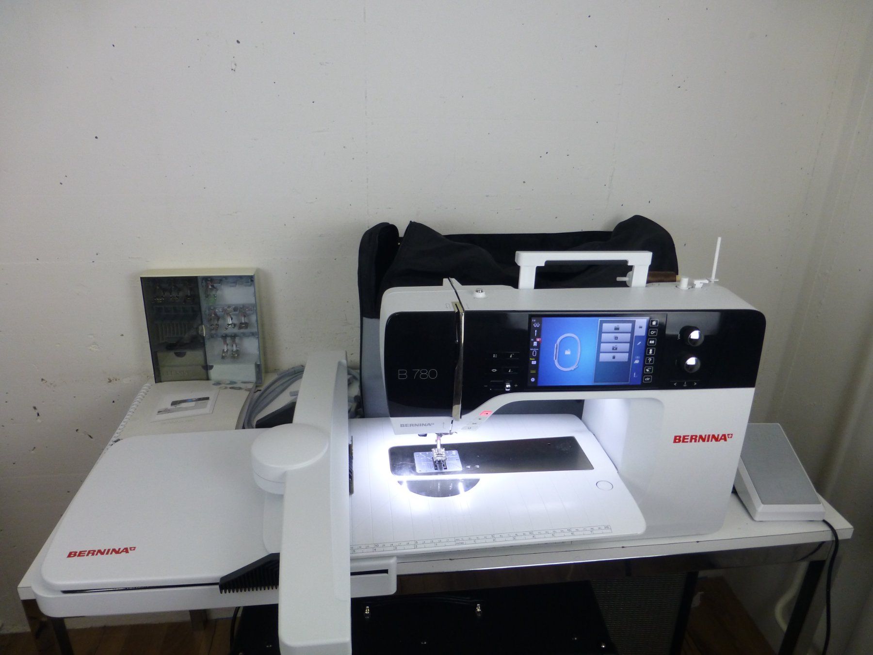 Bernina Macchine da cucire: BERNINA B 780- mit Stickmodul für – Usato da Fahrweid venduto da ekv 6