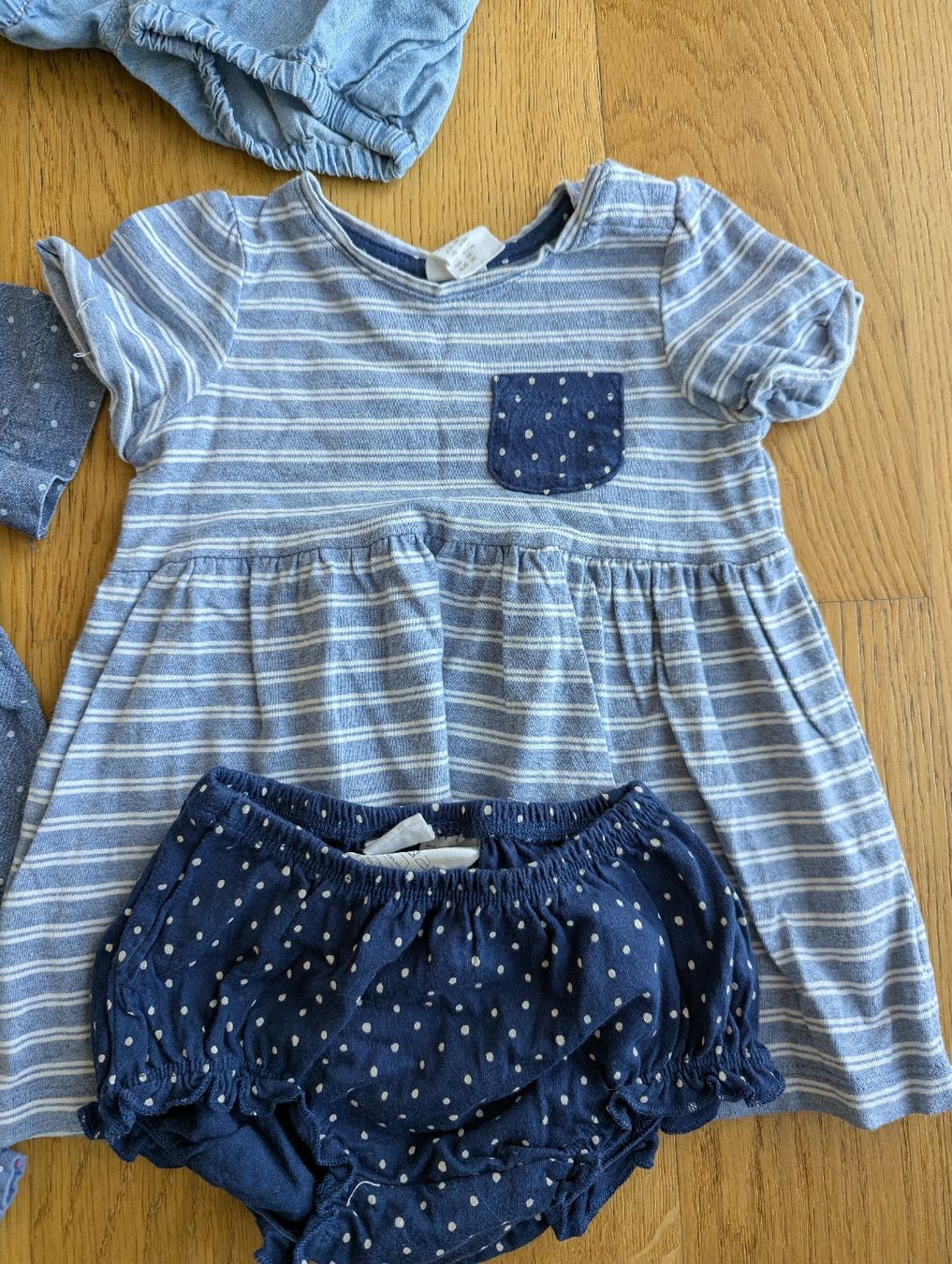 Lotti & Set di vestiti: Kleiderpaket Grösse 62 - 68 – Usato da Wallisellen venduto da Taurusit 4