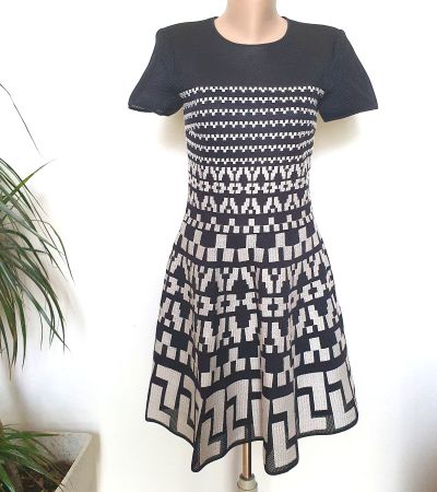 Robe Graphique Chic – Style DKNY – Finitions SOIE – Taille M