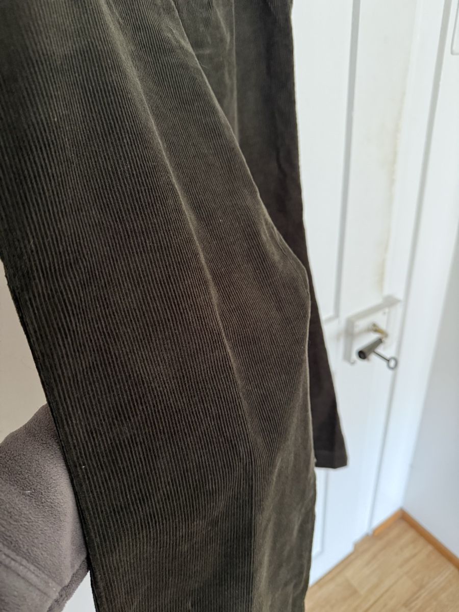 Massimo Dutti Pantaloni: Massimo Dutti Cordhose 38 – Nuovo (secondo la descrizione) da Walenstadt venduto da nad_dm9g 3