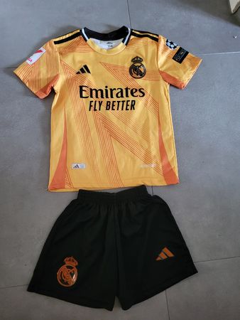 Real Madrid Kinder Fussball Trikot Mbappé Gr. 104