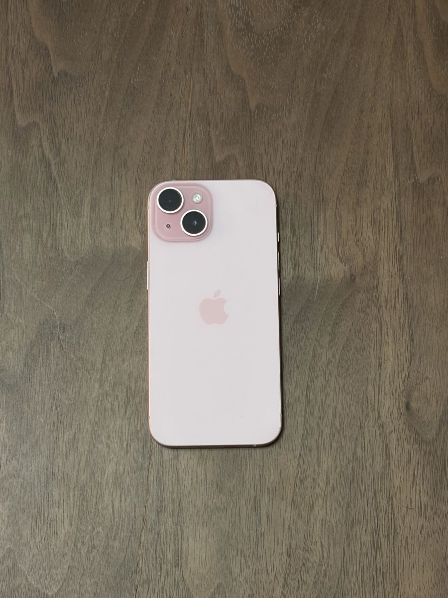Apple Handys / Smartphones: iPhone 15 256GB rosa – Gebraucht aus Spiez von deborahsarahhh