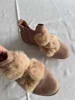 Pinke Fell-Boots mit Pompons