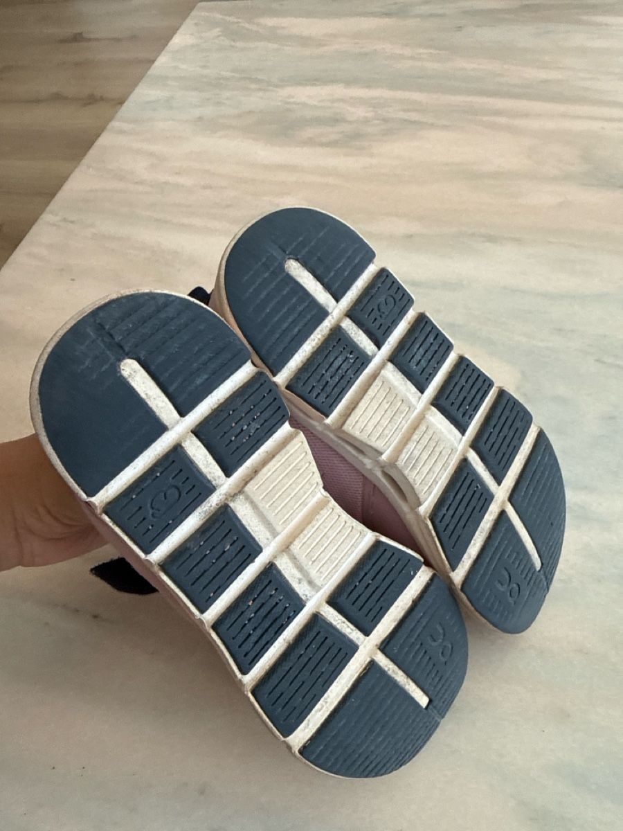 On Scarpe per ragazze: Originale On Schuhe (Cloudp) Mädchen rosa – Usato da Schlieren venduto da Schnaepliparadies 7