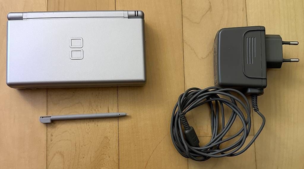 Nintendo Konsolen: Nintendo DS lite silber – Gebraucht aus Volketswil von IT-Mac 1