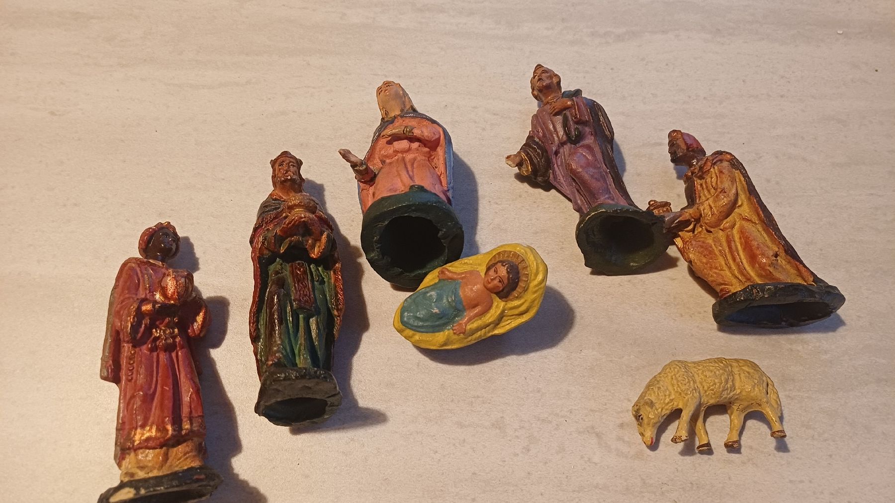 Statuette: Alte Krippenfiguren 7 Teile  – Usato da Flawil venduto da Naphtali 9