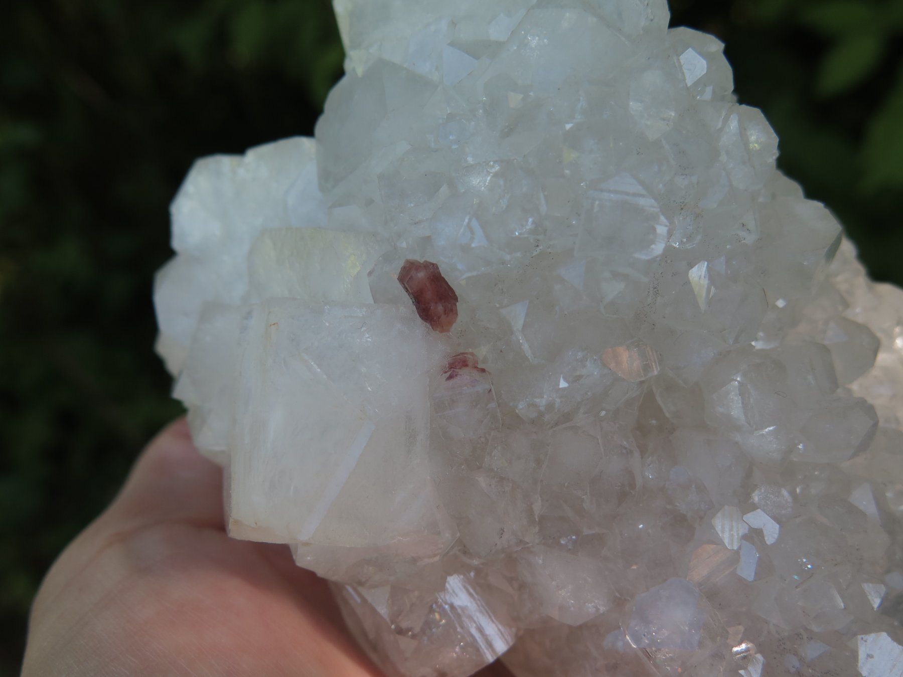 Mineralien & Heilsteine: Apophyllit mit dunklem Stilbit von Indien, ca.777 gr. – Gebraucht aus Schaffhausen von Yamakana51L8736OQ8 1